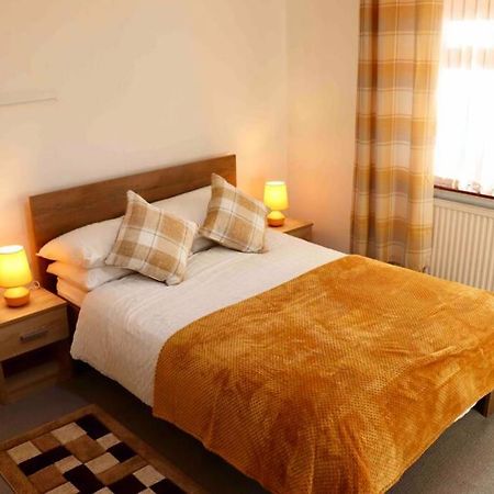 Cheerful 2 Bedroom Residential Home - Free Parking Leeds (West Yorkshire) Exterior foto