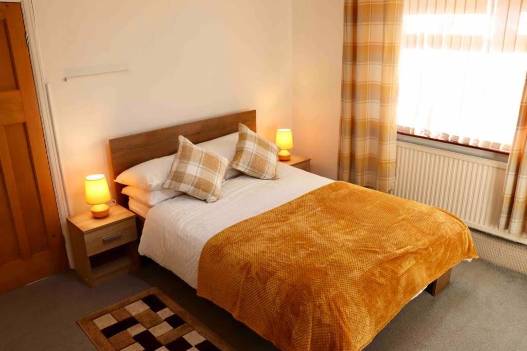 Cheerful 2 Bedroom Residential Home - Free Parking Leeds (West Yorkshire) Exterior foto