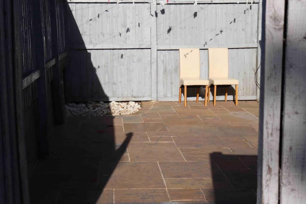 Cheerful 2 Bedroom Residential Home - Free Parking Leeds (West Yorkshire) Exterior foto