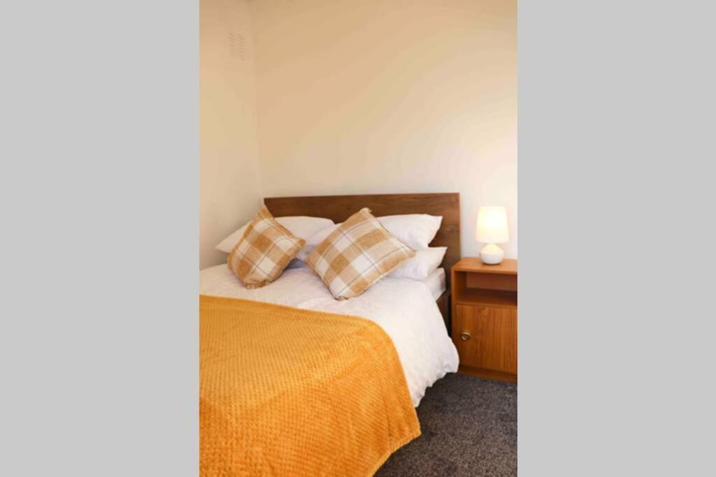Cheerful 2 Bedroom Residential Home - Free Parking Leeds (West Yorkshire) Exterior foto