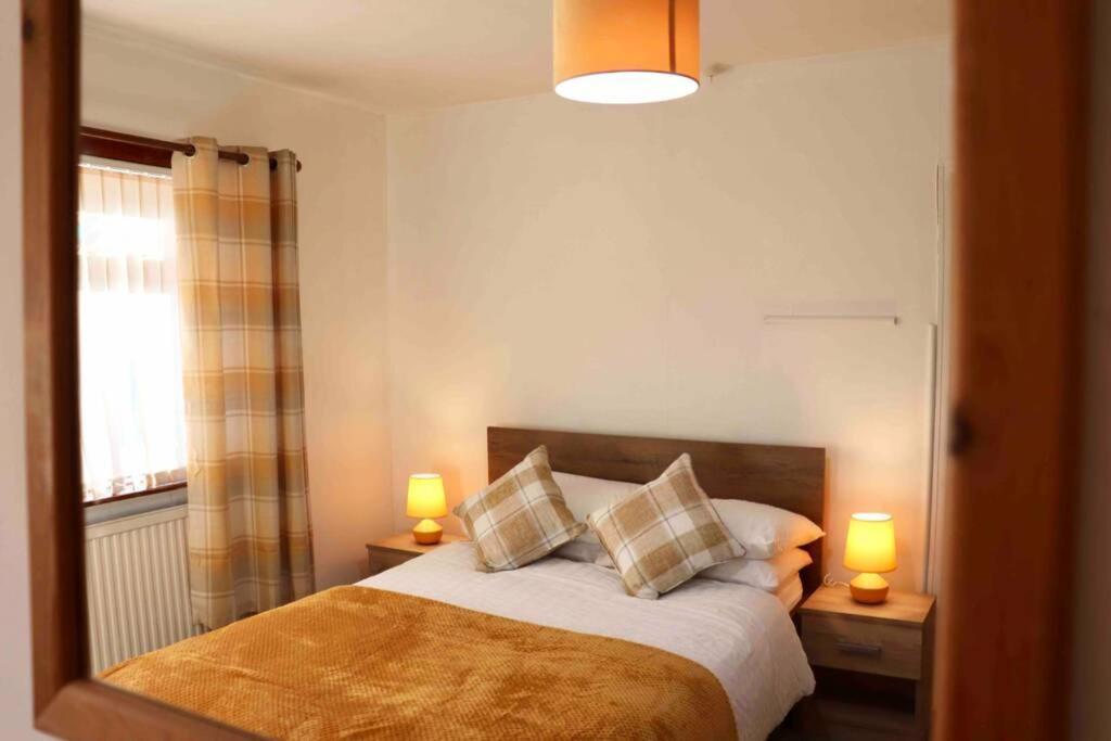 Cheerful 2 Bedroom Residential Home - Free Parking Leeds (West Yorkshire) Exterior foto