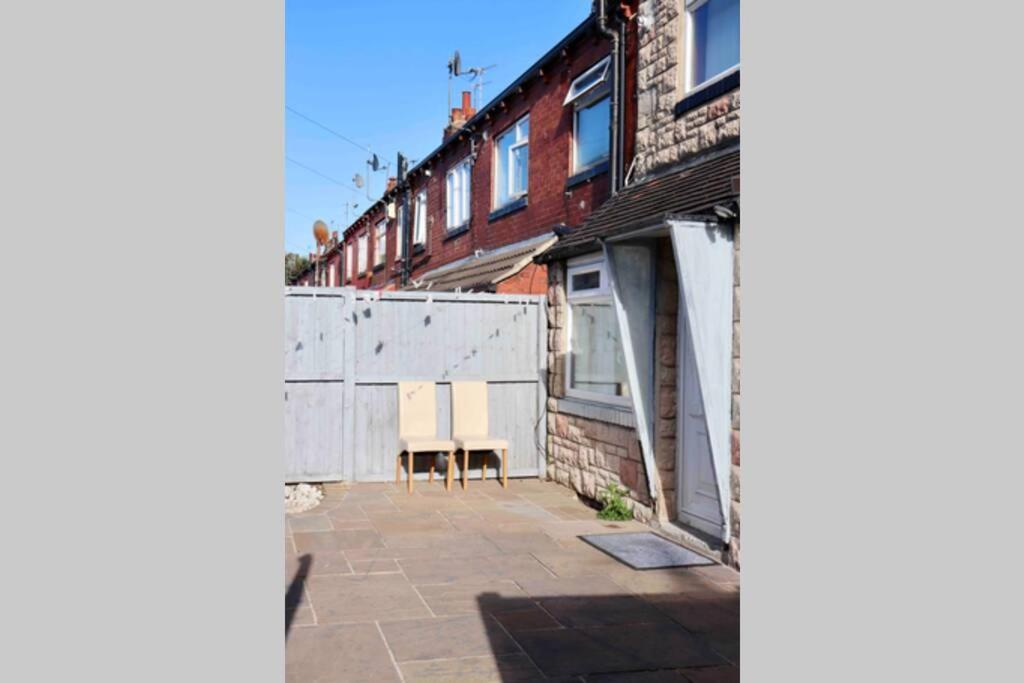 Cheerful 2 Bedroom Residential Home - Free Parking Leeds (West Yorkshire) Exterior foto