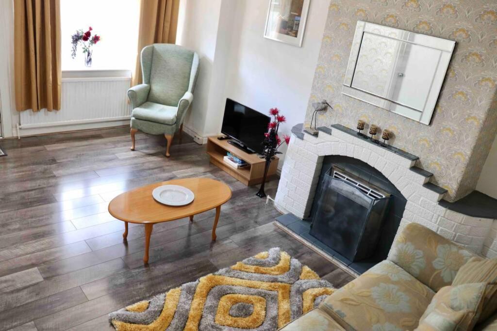 Cheerful 2 Bedroom Residential Home - Free Parking Leeds (West Yorkshire) Exterior foto