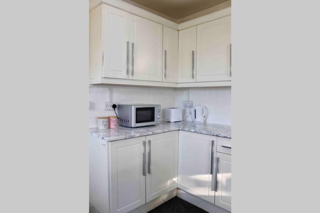 Cheerful 2 Bedroom Residential Home - Free Parking Leeds (West Yorkshire) Exterior foto