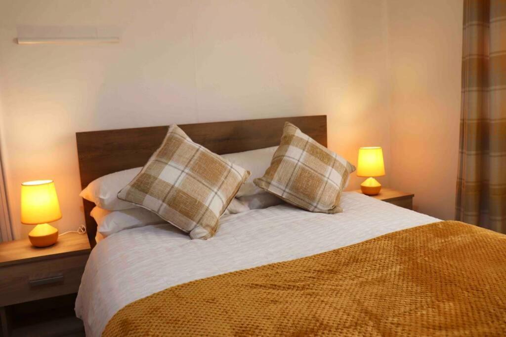 Cheerful 2 Bedroom Residential Home - Free Parking Leeds (West Yorkshire) Exterior foto
