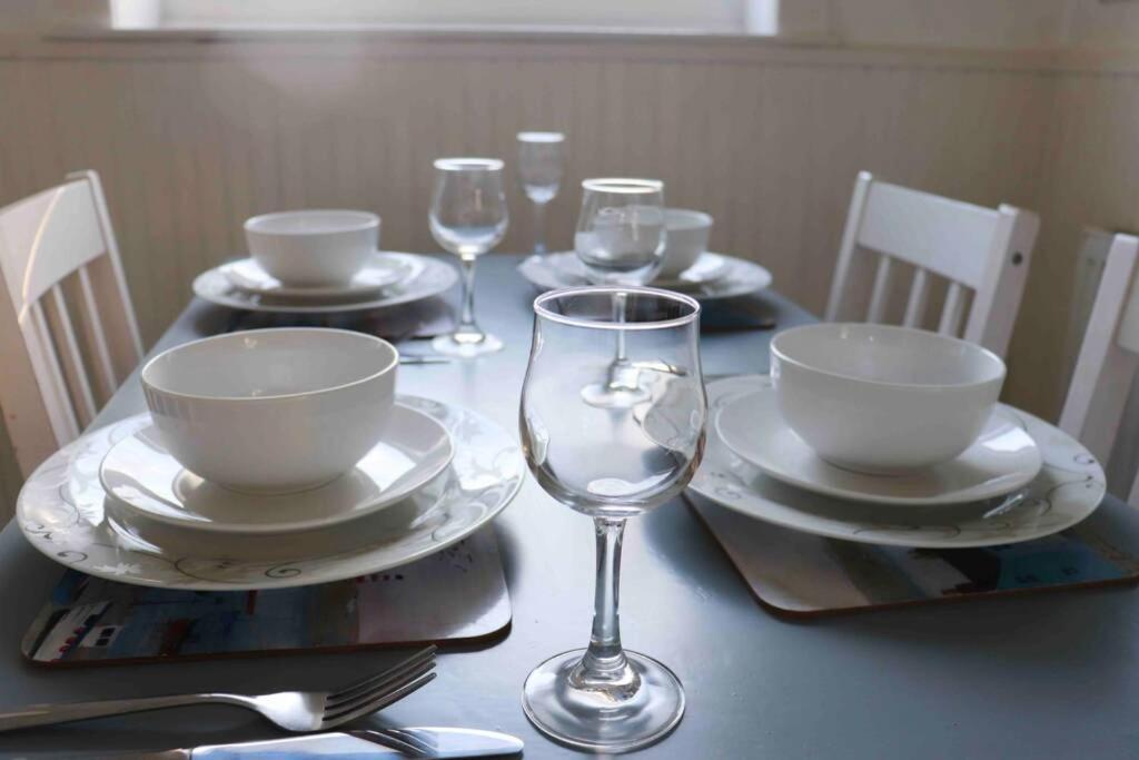 Cheerful 2 Bedroom Residential Home - Free Parking Leeds (West Yorkshire) Exterior foto