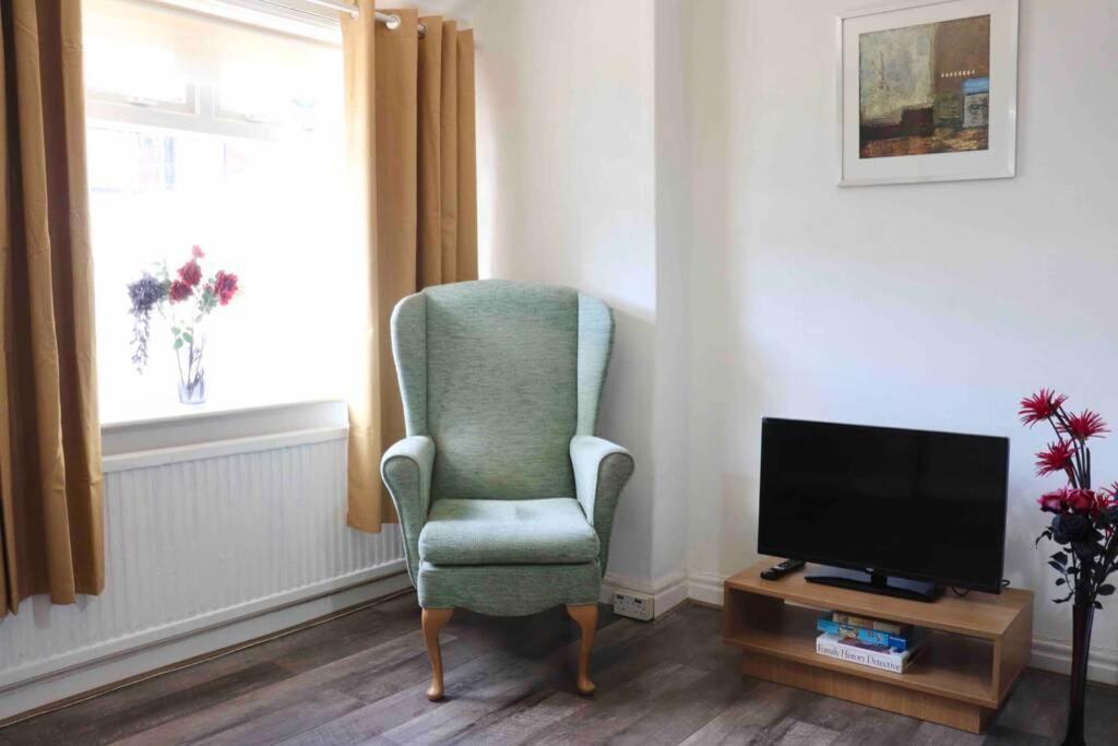Cheerful 2 Bedroom Residential Home - Free Parking Leeds (West Yorkshire) Exterior foto