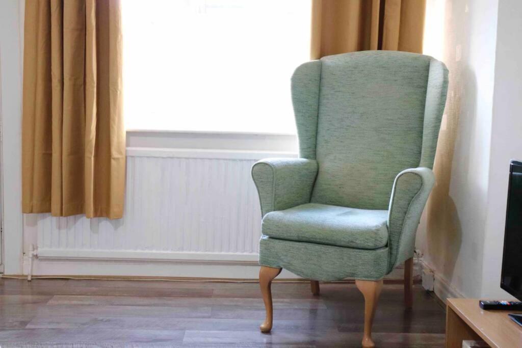 Cheerful 2 Bedroom Residential Home - Free Parking Leeds (West Yorkshire) Exterior foto