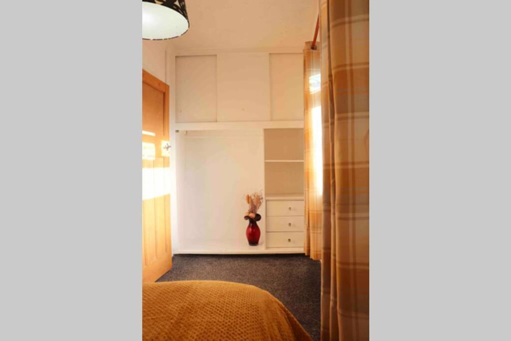 Cheerful 2 Bedroom Residential Home - Free Parking Leeds (West Yorkshire) Exterior foto