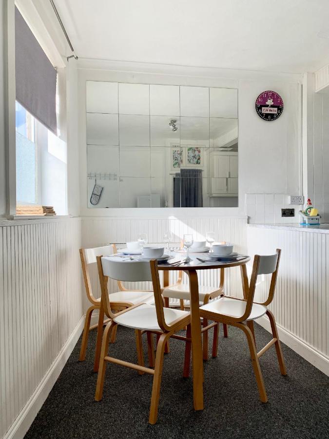 Cheerful 2 Bedroom Residential Home - Free Parking Leeds (West Yorkshire) Exterior foto