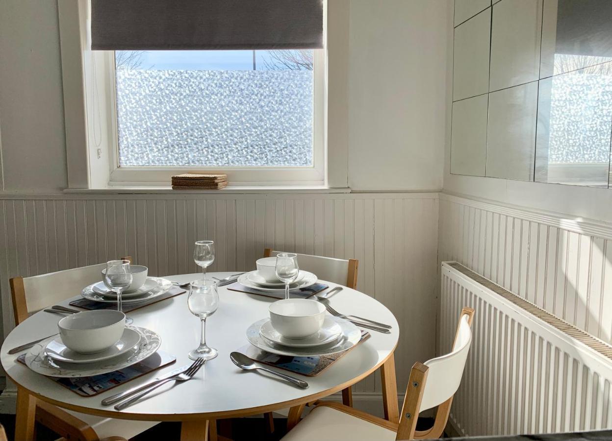 Cheerful 2 Bedroom Residential Home - Free Parking Leeds (West Yorkshire) Exterior foto