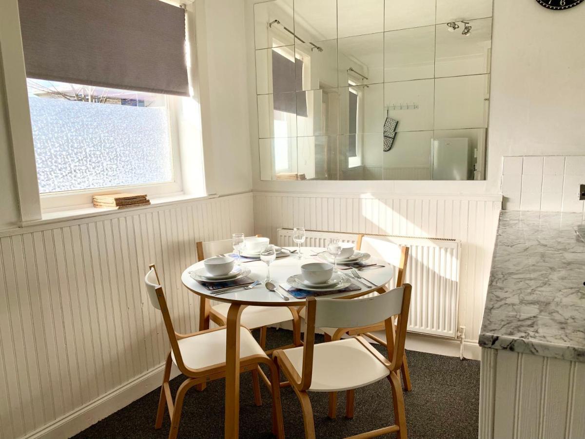 Cheerful 2 Bedroom Residential Home - Free Parking Leeds (West Yorkshire) Exterior foto